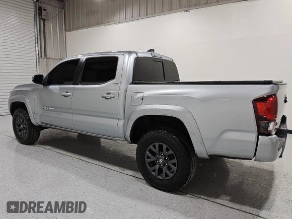 2022 Toyota Tacoma SR5 z VIN 3TMAZ5CN8NM183375, wystawiony jako Copart lot #57228025 z przebiegiem 81 738 mil mil oraz Czysty tytuł • Clean title. Historia ofert i sprzedaży dostępna na DreamBid. Obrazek 2.