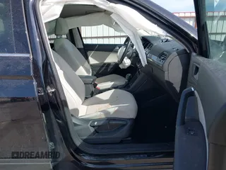 2019 Volkswagen Tiguan SE with VIN 3VV2B7AX6KM066013, listed as a IAAI auction lot 41854035 with 72,322 mi miles and . Bid and sale history available at DreamBid. Image 5.