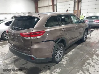 2019 Toyota Highlander SE with VIN 5TDJZRFH5KS973127, listed as a IAAI auction lot 41566877 with 63,557 mi miles. Bid and sale history available at carsss.com. Image 4.