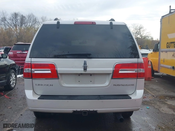 2009 Lincoln Navigator with VIN 5LMFU28519EJ01390, listed as a IAAI auction lot 40950017 with 168,469 mi miles. Bid and sale history available at carsss.com. Image 17.