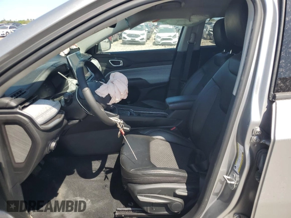 2022 Jeep Compass Latitude with VIN 3C4NJCBB8NT204932, listed as a Copart auction lot 52032755 with 25,330 mi miles and Salvage title. Bid and sale history available at DreamBid. Image 7.