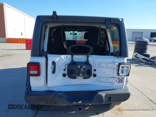 2020 Jeep Wrangler Unlimited Sport S z VIN 1C4HJXDG2LW335973, wystawiony jako IAAI lot #41376136 z przebiegiem 50 623 mil mil oraz . Historia ofert i sprzedaży dostępna na DreamBid. Obrazek 17.
