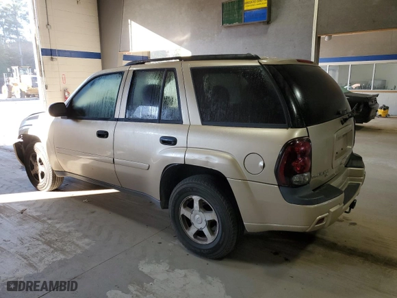 2006 Chevrolet TrailBlazer LS with VIN 1GNDT13S862174107, listed as a Copart auction lot 76837964 with 195,021 mi miles and Salvage Title. Bid and sale history available at carsss.com. Image 2.