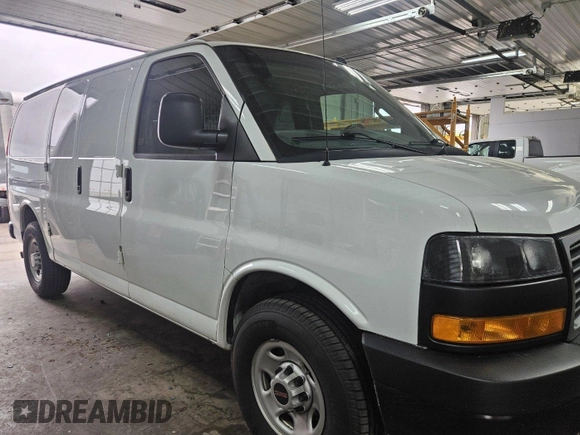 2022 GMC Savana Cargo z VIN 1GTW7AFP2N1140746, wystawiony jako IAAI lot #42515918 z przebiegiem 126 659 mil mil oraz . Historia ofert i sprzedaży dostępna na DreamBid. Obrazek 7.