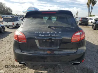 2013 Porsche Cayenne S Hybrid z VIN WP1AE2A21DLA14185, wystawiony jako Copart lot #81671674 z przebiegiem 118 890 mil mil oraz Czysty tytuł • Clean title. Historia ofert i sprzedaży dostępna na DreamBid. Obrazek 6.