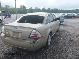 2005 Ford Five Hundred SE z VIN 1FAFP23145G127490, wystawiony jako IAAI lot #42122316 z przebiegiem 202 975 mil mil oraz . Historia ofert i sprzedaży dostępna na DreamBid. Obrazek 4.