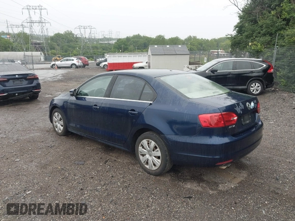 2013 Volkswagen Jetta SE with VIN 3VWDP7AJ4DM447010, listed as a IAAI auction lot 42371303 with 141,031 mi miles and . Bid and sale history available at DreamBid. Image 3.