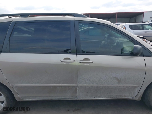 2010 Toyota Sienna CE with VIN 5TDKK4CC9AS311702, listed as a IAAI auction lot 41586415 with 206,453 mi miles. Bid and sale history available at carsss.com. Image 13.