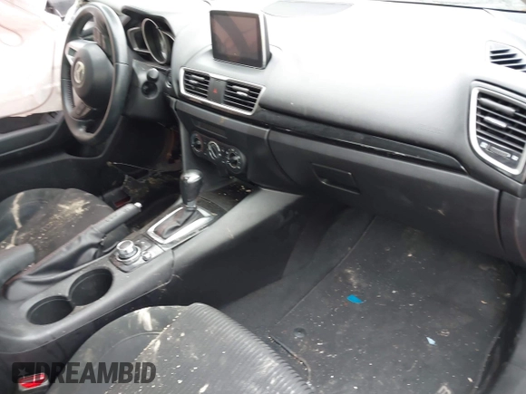 2015 Mazda 3 i Touring z VIN 3MZBM1V72FM171540, wystawiony jako IAAI lot #42437378 z przebiegiem 135 392 mil mil oraz . Historia ofert i sprzedaży dostępna na DreamBid. Obrazek 5.