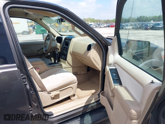 2006 Ford Explorer XLT z VIN 1FMEU73E86UA50085, wystawiony jako IAAI lot #42193785 z przebiegiem 211 343 mil mil oraz . Historia ofert i sprzedaży dostępna na DreamBid. Obrazek 5.
