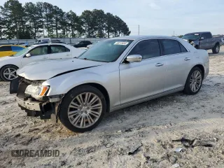 2012 Chrysler 300 Limited z VIN 2C3CCACG6CH223294, wystawiony jako Copart lot #55018695 z przebiegiem 243 713 mil mil oraz Szkody całkowita. Historia ofert i sprzedaży dostępna na DreamBid. Obrazek 1.