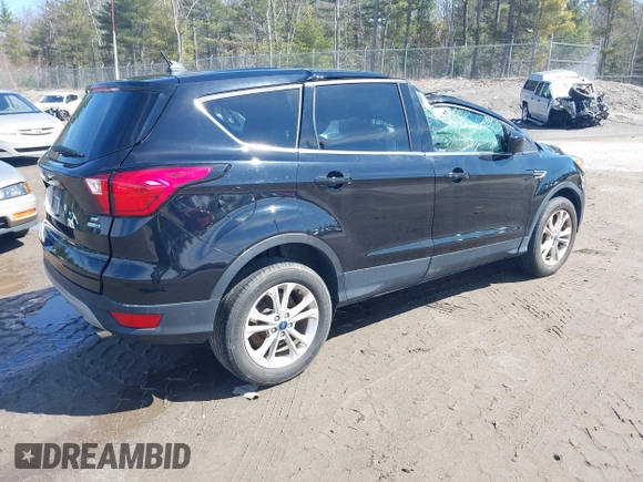 2019 Ford Escape SE z VIN 1FMCU9GD9KUA66049, wystawiony jako IAAI lot #41901054 z przebiegiem 35 545 mil mil oraz . Historia ofert i sprzedaży dostępna na DreamBid. Obrazek 4.