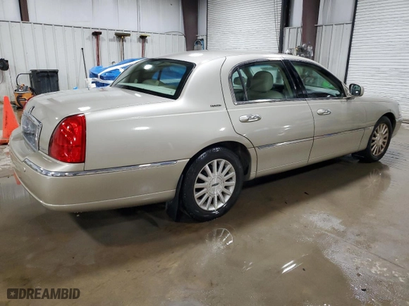 2004 Lincoln Town Car Signature with VIN 1LNHM81W14Y644439, listed as a Copart auction lot 50581705 with 106,001 mi miles and Salvage Title. Bid and sale history available at carsss.com. Image 3.