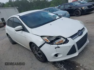 2012 Ford Focus SE z VIN 1FAHP3K27CL270382, wystawiony jako IAAI lot #42317068 z przebiegiem 152 591 mil mil oraz . Historia ofert i sprzedaży dostępna na DreamBid. Obrazek 1.