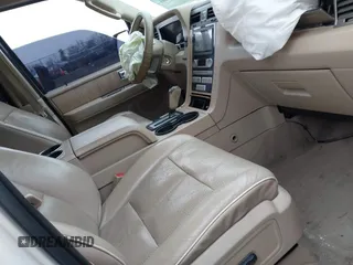2007 Lincoln Navigator z VIN 5LMFU28567LJ13270, wystawiony jako IAAI lot #41537706 z przebiegiem 206 707 mil mil oraz . Historia ofert i sprzedaży dostępna na DreamBid. Obrazek 5.