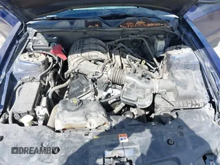 2012 Ford Mustang Premium z VIN 1ZVBP8AM6C5286607, wystawiony jako IAAI lot #42305725 z przebiegiem 137 065 mil mil oraz . Historia ofert i sprzedaży dostępna na DreamBid. Obrazek 10.