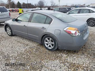 2009 Nissan Altima 2.5 S with VIN 1N4AL21E29N503228, listed as a IAAI auction lot 41631800 with 152,147 mi miles. Bid and sale history available at carsss.com. Image 3.