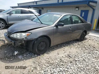 2006 Toyota Camry STD z VIN JTDBE32K063064444, wystawiony jako Copart lot #55935115 z przebiegiem Nie podano mil oraz Czysty tytuł • Clean title. Historia ofert i sprzedaży dostępna na DreamBid. Obrazek 1.