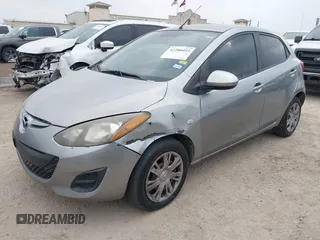 2013 Mazda 2 Sport z VIN JM1DE1KZ5D0164340, wystawiony jako IAAI lot #42280453 z przebiegiem 132 100 mil mil oraz . Historia ofert i sprzedaży dostępna na DreamBid. Obrazek 2.