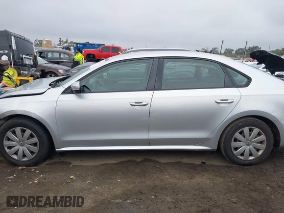 2013 Volkswagen Passat Wolfsburg Edition with VIN 1VWAP7A39DC126165, listed as a IAAI auction lot 41921572 with 132,992 mi miles. Bid and sale history available at carsss.com. Image 15.