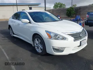 2015 Nissan Altima 2.5 z VIN 1N4AL3AP9FC448856, wystawiony jako IAAI lot #42258009 z przebiegiem 111 615 mil mil oraz . Historia ofert i sprzedaży dostępna na DreamBid. Obrazek 1.