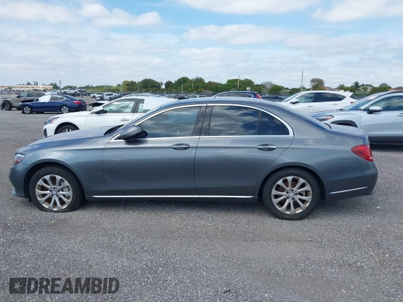 2017 Mercedes-Benz E-Class E 300 Luxury with VIN WDDZF4JB2HA137353, listed as a IAAI auction lot 40830208 with 1 mi miles. Bid and sale history available at carsss.com. Image 14.