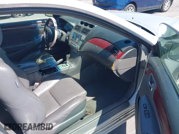2004 Toyota Solara SE z VIN 4T1CA30P04U038556, wystawiony jako IAAI lot #42138859 z przebiegiem 168 601 mil mil oraz . Historia ofert i sprzedaży dostępna na DreamBid. Obrazek 5.