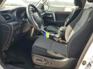 2022 Toyota 4Runner SR5 z VIN JTEMU5JR3N6023532, wystawiony jako Copart lot #63680825 z przebiegiem 83 672 mil mil oraz Szkoda całkowita • Salvage title. Historia ofert i sprzedaży dostępna na DreamBid. Obrazek 7.