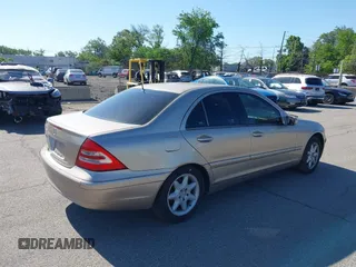 2001 Mercedes-Benz C 230/260/280/320 z VIN WDBRF61JX1F094000, wystawiony jako IAAI lot #42291768 z przebiegiem 98 166 mil mil oraz . Historia ofert i sprzedaży dostępna na DreamBid. Obrazek 4.