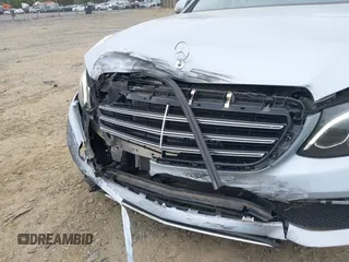 2018 Mercedes-Benz E 300 with VIN WDDZF4KB3JA385504, listed as a IAAI auction lot 42340289 with 15,336 mi miles and . Bid and sale history available at DreamBid. Image 6.