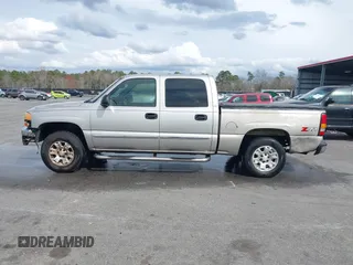 2005 GMC Sierra 1500 SLT z VIN 2GTEK13T351363383, wystawiony jako IAAI lot #41703776 z przebiegiem 142 722 mil mil oraz . Historia ofert i sprzedaży dostępna na DreamBid. Obrazek 14.