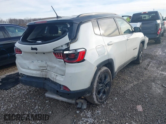 2021 Jeep Compass Latitude z VIN 3C4NJCBB4MT603884, wystawiony jako IAAI lot #41486227 z przebiegiem 72 567 mil mil oraz . Historia ofert i sprzedaży dostępna na DreamBid. Obrazek 4.