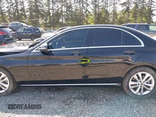 2019 Mercedes-Benz C 300 z VIN 55SWF8DB9KU291393, wystawiony jako IAAI lot #42105875 z przebiegiem 38 853 mil mil oraz . Historia ofert i sprzedaży dostępna na DreamBid. Obrazek 14.