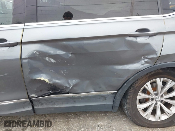 2018 Volkswagen Tiguan SEL z VIN 3VV3B7AX4JM005780, wystawiony jako IAAI lot #41880005 z przebiegiem 149 578 mil mil oraz . Historia ofert i sprzedaży dostępna na DreamBid. Obrazek 6.