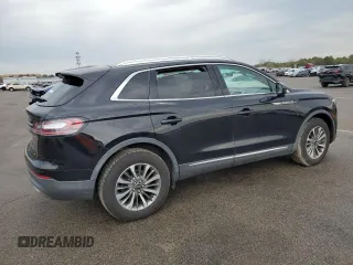 2019 Lincoln Nautilus Select z VIN 2LMPJ8K98KBL46353, wystawiony jako Copart lot #52502315 z przebiegiem 61 947 mil mil oraz Szkoda całkowita • Salvage title. Historia ofert i sprzedaży dostępna na DreamBid. Obrazek 3.