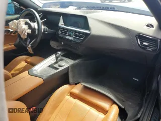2020 BMW Z4 sDriveM40i z VIN WBAHF9C07LWW42621, wystawiony jako Copart lot #55942195 z przebiegiem Nie podano mil oraz Szkoda całkowita • Salvage title. Historia ofert i sprzedaży dostępna na DreamBid. Obrazek 8.