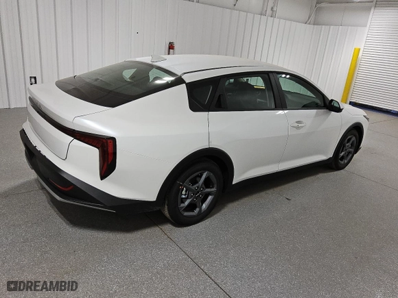 2025 Kia K4 LXS with VIN 3KPFT4DE7SE052959, listed as a Copart auction lot 86003514 with 803 mi miles and Clean Title. Bid and sale history available at carsss.com. Image 3.