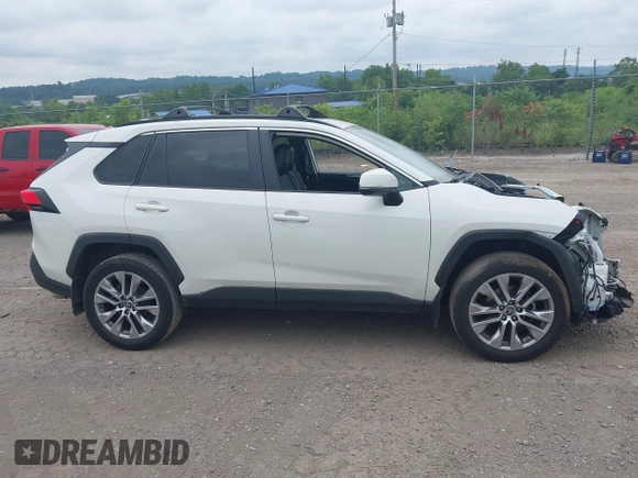2022 Toyota RAV4 XLE Premium z VIN 2T3A1RFV4NW287421, wystawiony jako IAAI lot #42602371 z przebiegiem 59 294 mil mil oraz . Historia ofert i sprzedaży dostępna na DreamBid. Obrazek 13.