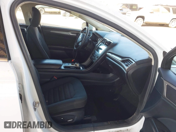 2019 Ford Fusion SE with VIN 3FA6P0H76KR219092, listed as a IAAI auction lot 41666866 with 86,590 mi miles. Bid and sale history available at carsss.com. Image 5.