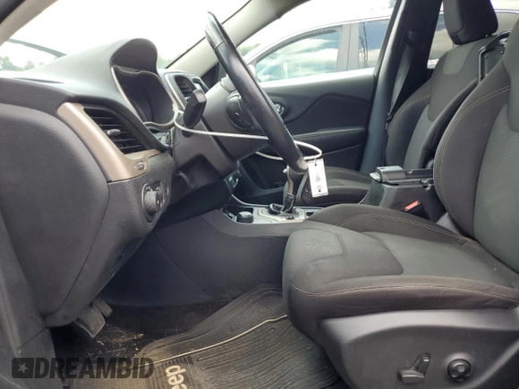 2016 Jeep Cherokee Altitude z VIN 1C4PJMCB3GW121564, wystawiony jako Copart lot #63773795 z przebiegiem 86 102 mil mil oraz Szkoda całkowita • Salvage title. Historia ofert i sprzedaży dostępna na DreamBid. Obrazek 7.