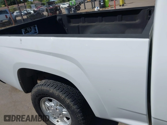 2005 Chevrolet Colorado LS Z85 z VIN 1GCCS146458251947, wystawiony jako IAAI lot #42527497 z przebiegiem 177 207 mil mil oraz . Historia ofert i sprzedaży dostępna na DreamBid. Obrazek 14.