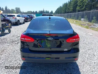 2018 Ford Focus SE z VIN 1FADP3FE5JL279274, wystawiony jako IAAI lot #42626587 z przebiegiem 92 110 mil mil oraz . Historia ofert i sprzedaży dostępna na DreamBid. Obrazek 17.