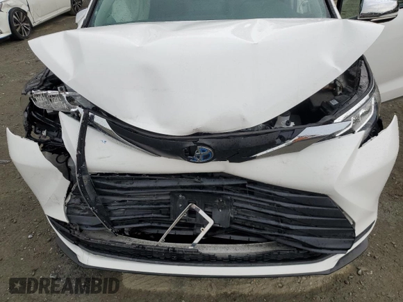 2021 Toyota Sienna LE with VIN 5TDKSKFC1MS013343, listed as a Copart auction lot 53263885 with 41,805 mi miles and Salvage title. Bid and sale history available at DreamBid. Image 14.