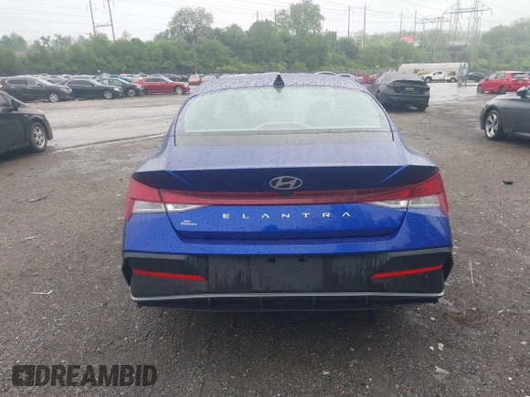 2025 Hyundai Elantra SE z VIN KMHLL4DG6SU987701, wystawiony jako IAAI lot #42214567 z przebiegiem 3 480 mil mil oraz . Historia ofert i sprzedaży dostępna na DreamBid. Obrazek 17.