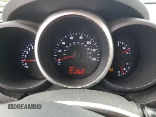 2013 Kia Soul + z VIN KNDJT2A66D7756763, wystawiony jako Copart lot #56769655 z przebiegiem 169 869 mil mil oraz Szkody całkowita. Historia ofert i sprzedaży dostępna na DreamBid. Obrazek 9.