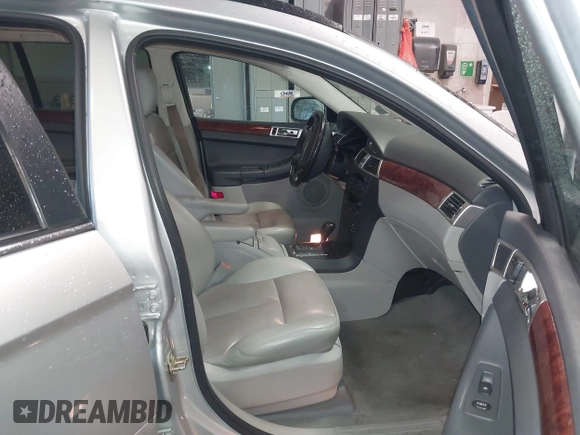 2007 Chrysler Pacifica Touring with VIN 2A8GM68XX7R140279, listed as a IAAI auction lot 41842527 with 135,721 mi miles. Bid and sale history available at carsss.com. Image 5.