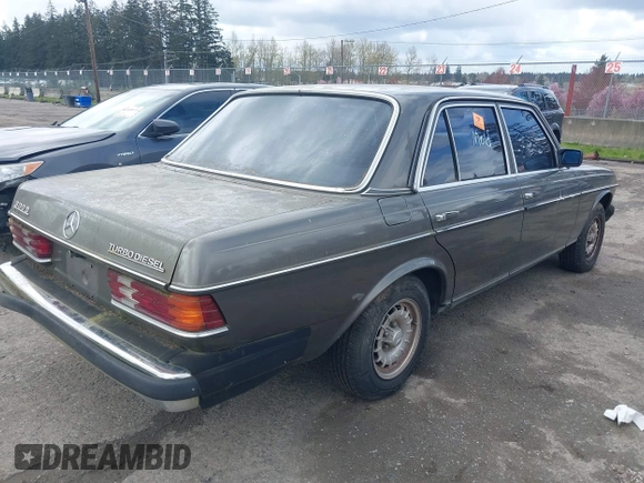 1985 Mercedes-Benz 300 with VIN WDBAB33C5FA233413, listed as a IAAI auction lot 41933343 with 110,651 mi miles and . Bid and sale history available at DreamBid. Image 4.