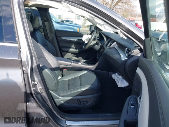 2020 Infiniti QX50 Luxe z VIN 3PCAJ5M38LF112019, wystawiony jako IAAI lot #41395539 z przebiegiem 35 908 mil mil oraz . Historia ofert i sprzedaży dostępna na DreamBid. Obrazek 5.