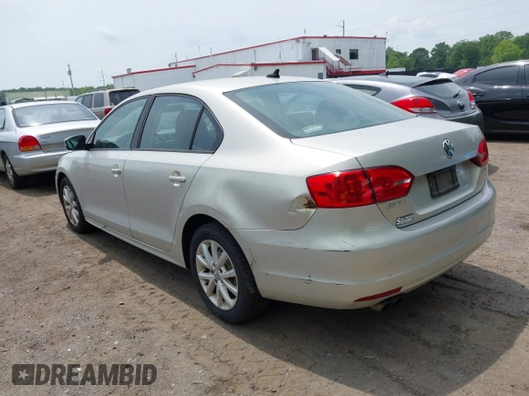 2011 Volkswagen Jetta SE with VIN 3VWDX7AJ0BM367281, listed as a IAAI auction lot 42288075 with 247,916 mi miles and . Bid and sale history available at DreamBid. Image 3.