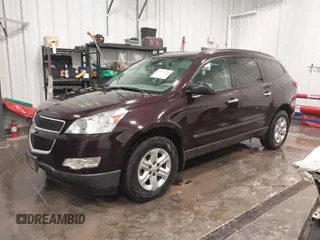 2010 Chevrolet Traverse LS z VIN 1GNLREED4AS117654, wystawiony jako IAAI lot #42234993 z przebiegiem 99 768 mil mil oraz . Historia ofert i sprzedaży dostępna na DreamBid. Obrazek 2.